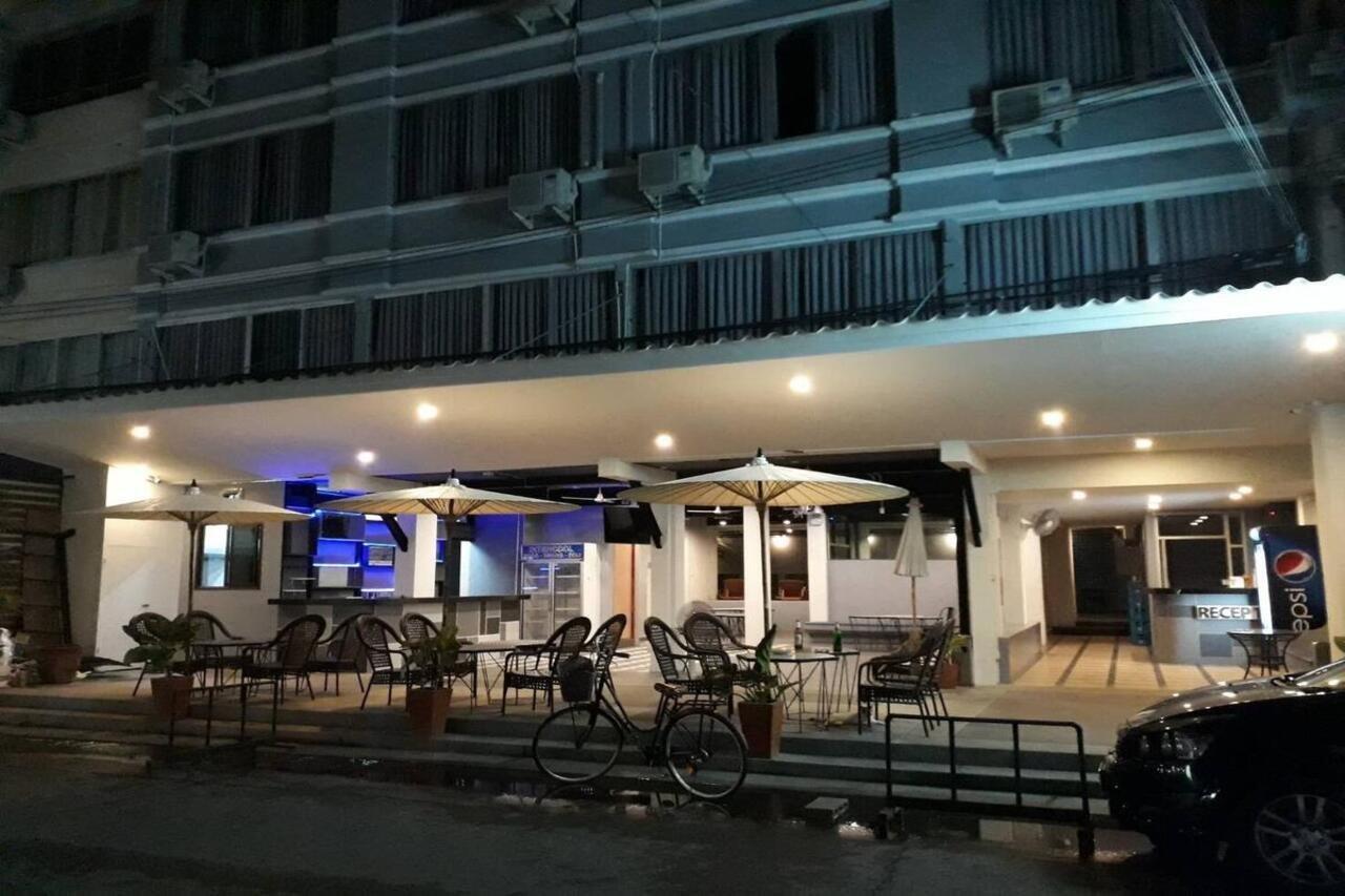 Hotel Happy Bou Jomtien à Pattaya Extérieur photo